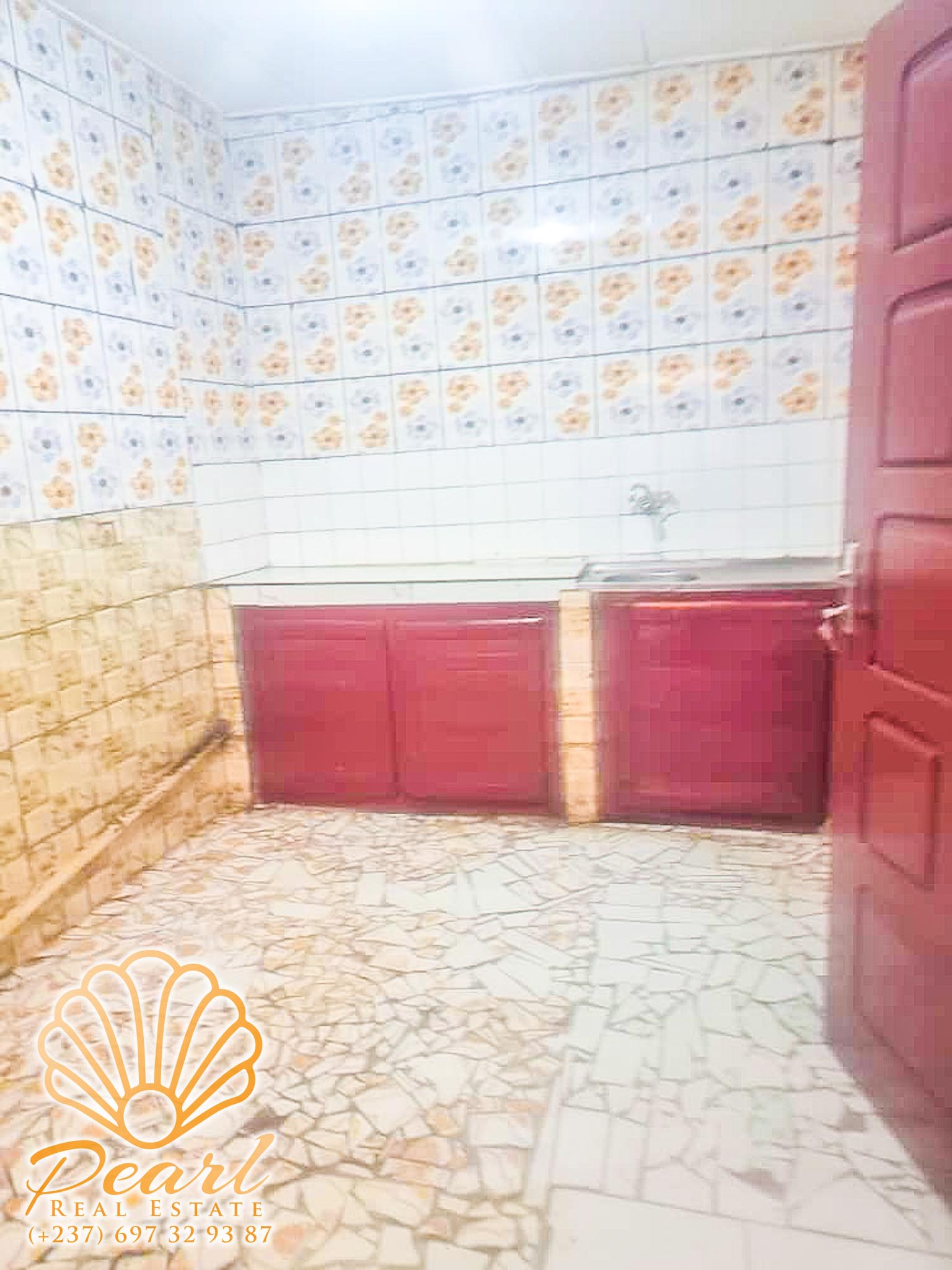 Maison (Villa) à louer - Yaoundé, Elig-essono, CEPER - 1 salon(s), 3 chambre(s), 2 salle(s) de bains - 250 000 FCFA / mois