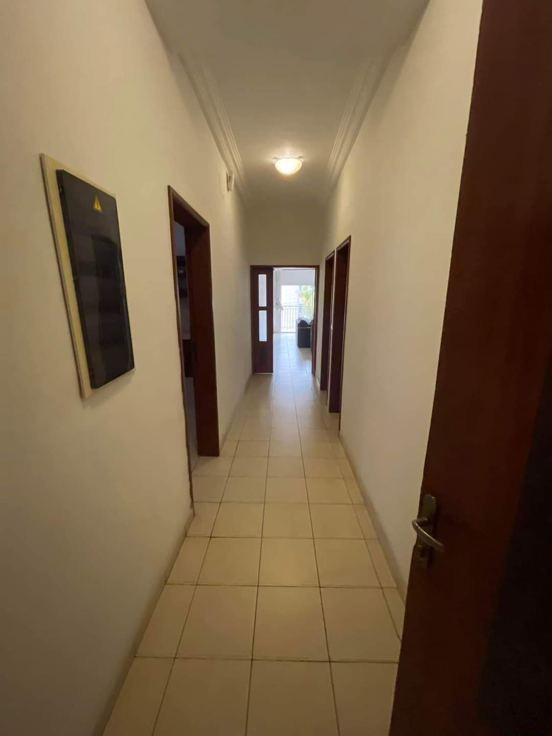 Apartment to rent - Douala, Bonapriso, Vers la météo - 1 living room(s), 3 bedroom(s), 2 bathroom(s) - 1 000 000 FCFA / month