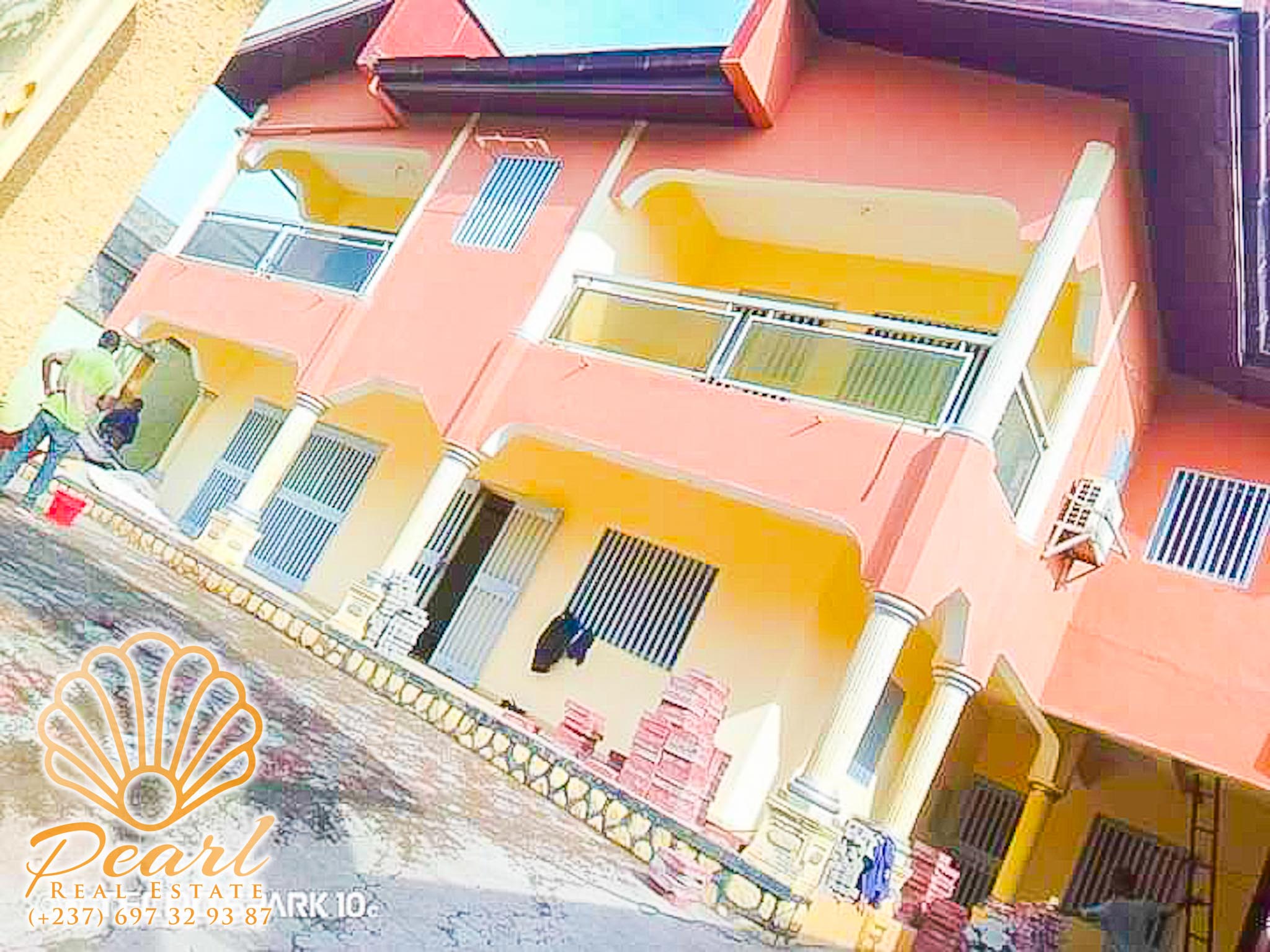Maison (Duplex) à louer - Yaoundé, Mfandena, Omnisports - 2 salon(s), 4 chambre(s), 5 salle(s) de bains - 600 000 FCFA / mois