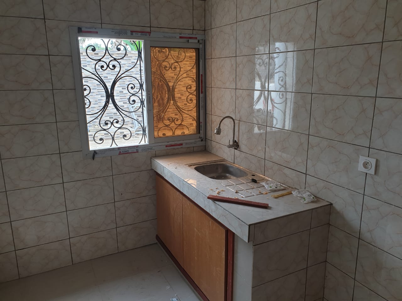 Apartment to rent - Douala, Lendi, Entree Ndogmbe, around chefferie 
Lendi - 1 living room(s), 2 bedroom(s), 2 bathroom(s) - 100 000 FCFA / month