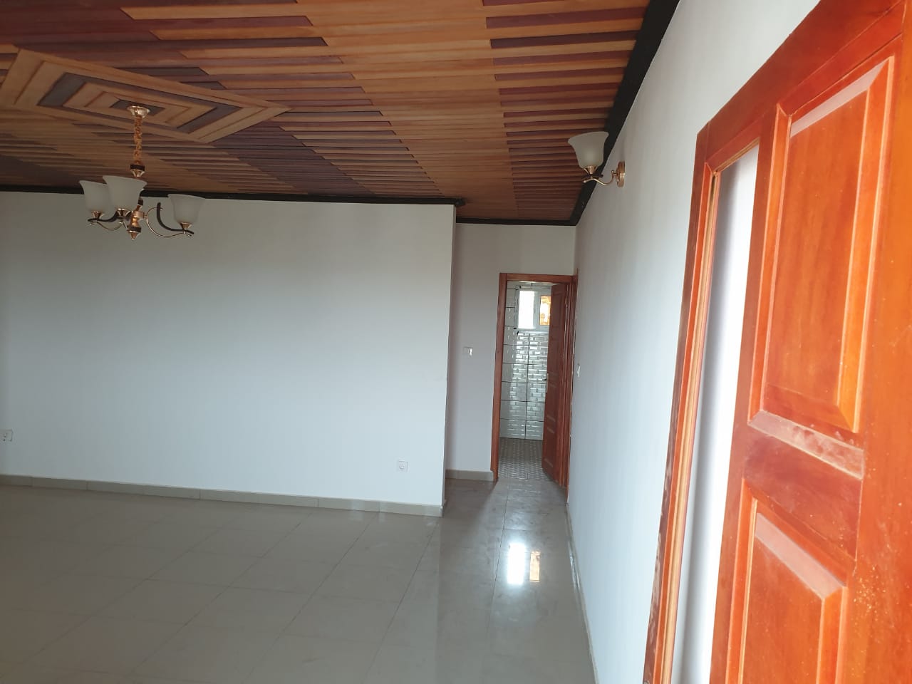 Apartment to rent - Douala, Lendi, Entree Ndogmbe, Around  chefferie 
 Lendi - 1 living room(s), 2 bedroom(s), 2 bathroom(s) - 100 000 FCFA / month