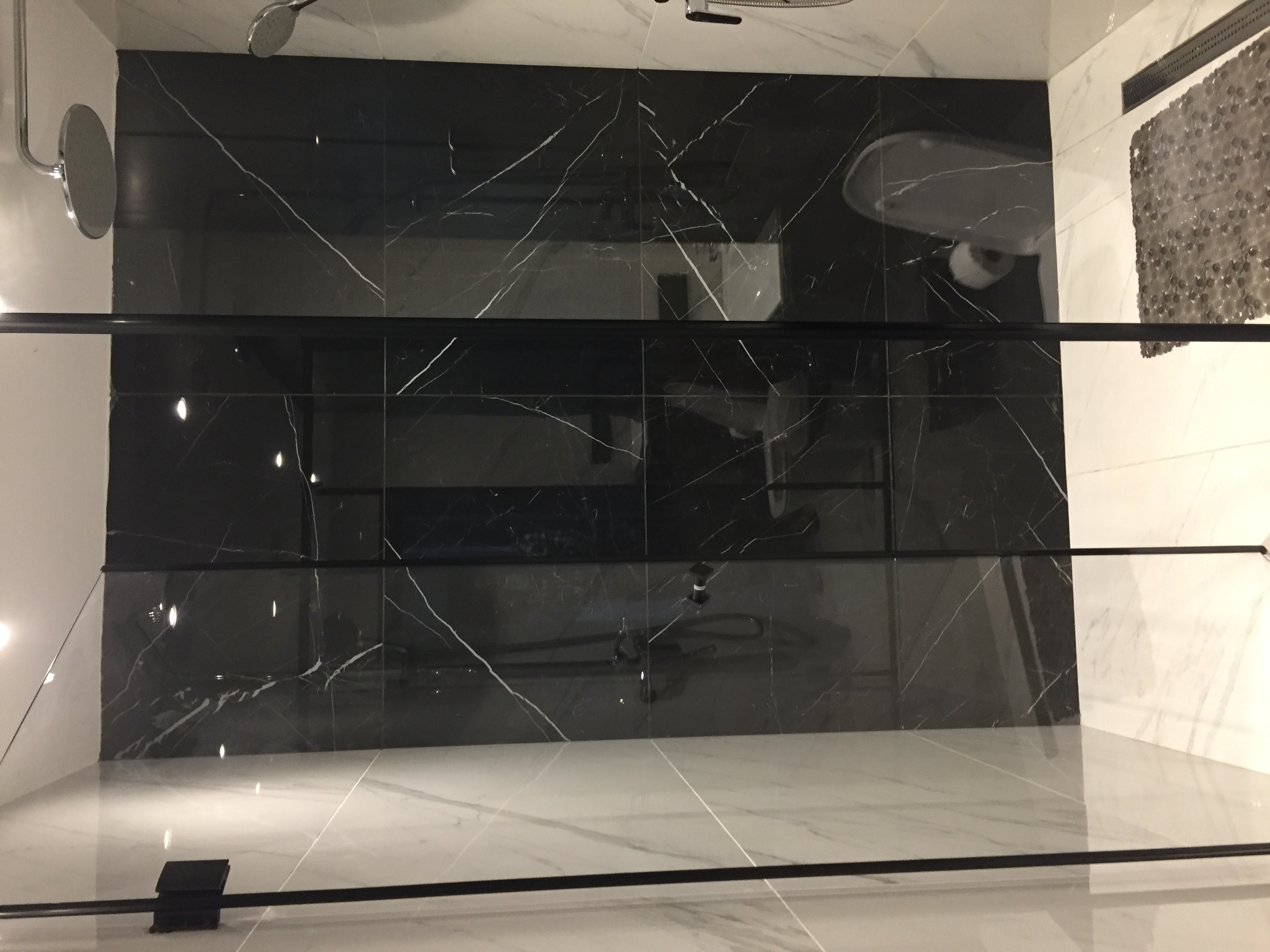 Studio to rent - Yaoundé, Bastos, Bastos centre - 600 000 FCFA / month