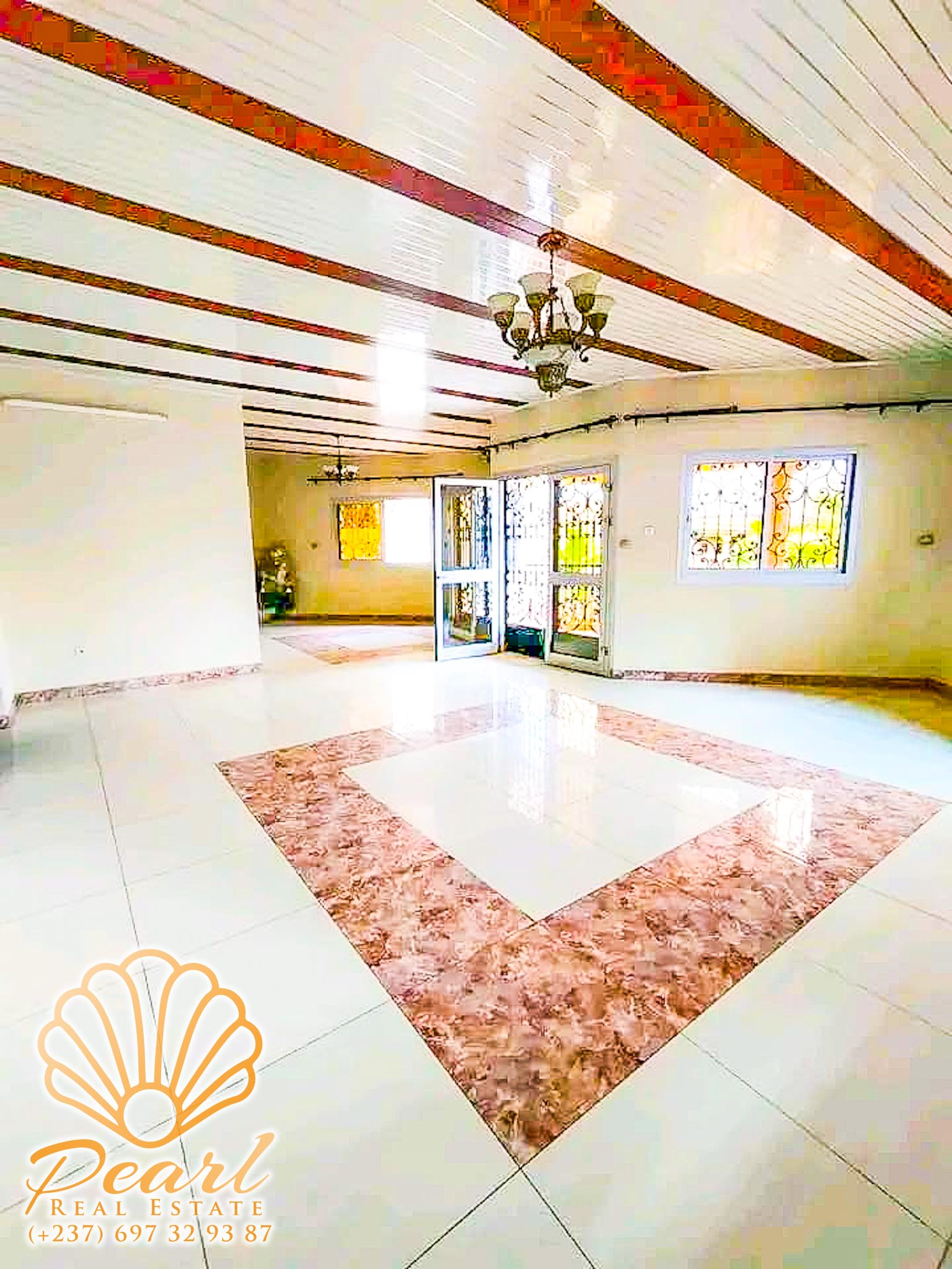 Maison (Villa) à louer - Yaoundé, Emana, Borne Fontaine - 2 salon(s), 4 chambre(s), 3 salle(s) de bains - 400 000 FCFA / mois