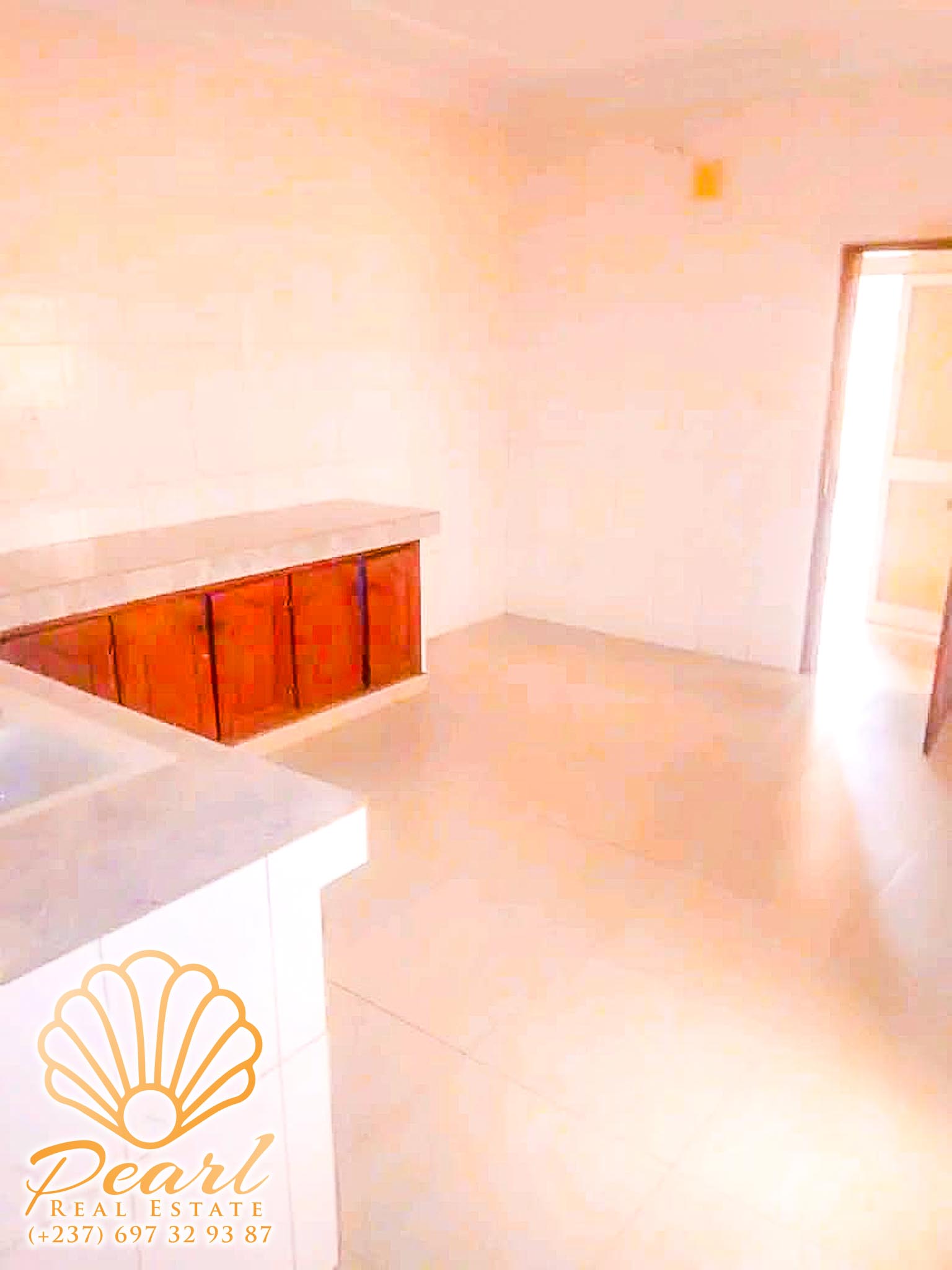 Maison (Villa) à louer - Yaoundé, Emana, Borne Fontaine - 2 salon(s), 4 chambre(s), 3 salle(s) de bains - 400 000 FCFA / mois
