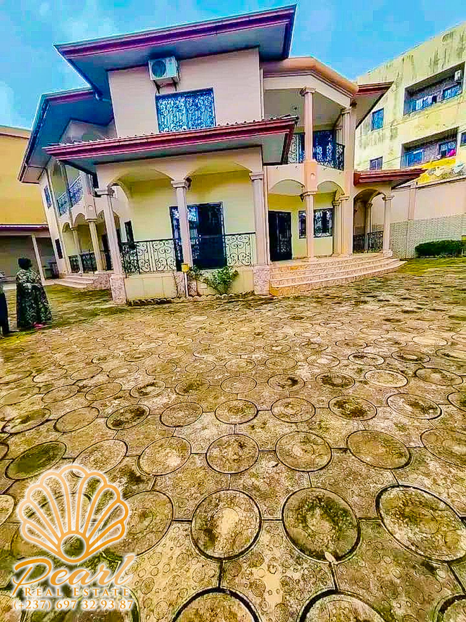 Maison (Villa) à louer - Yaoundé, Emana, Borne Fontaine - 2 salon(s), 4 chambre(s), 3 salle(s) de bains - 400 000 FCFA / mois