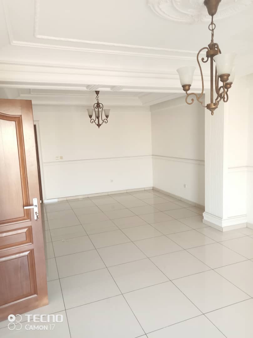 Apartment to rent - Douala, Bali, Bali - 1 living room(s), 2 bedroom(s), 1 bathroom(s) - 700 000 FCFA / month
