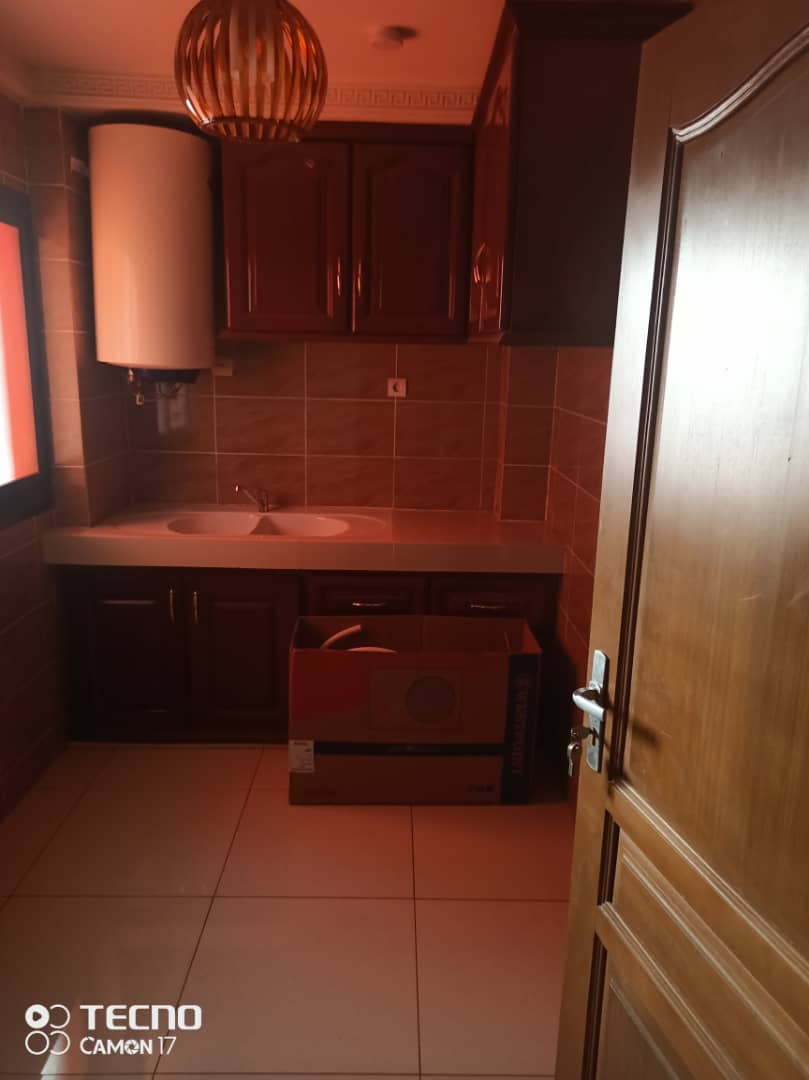 Apartment to rent - Douala, Bali, Bali - 1 living room(s), 2 bedroom(s), 1 bathroom(s) - 700 000 FCFA / month