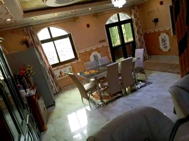 Maison (Duplex) à vendre - Yaoundé, Olembe, olembe - 2 salon(s), 5 chambre(s), 5 salle(s) de bains - 90 000 000 FCFA