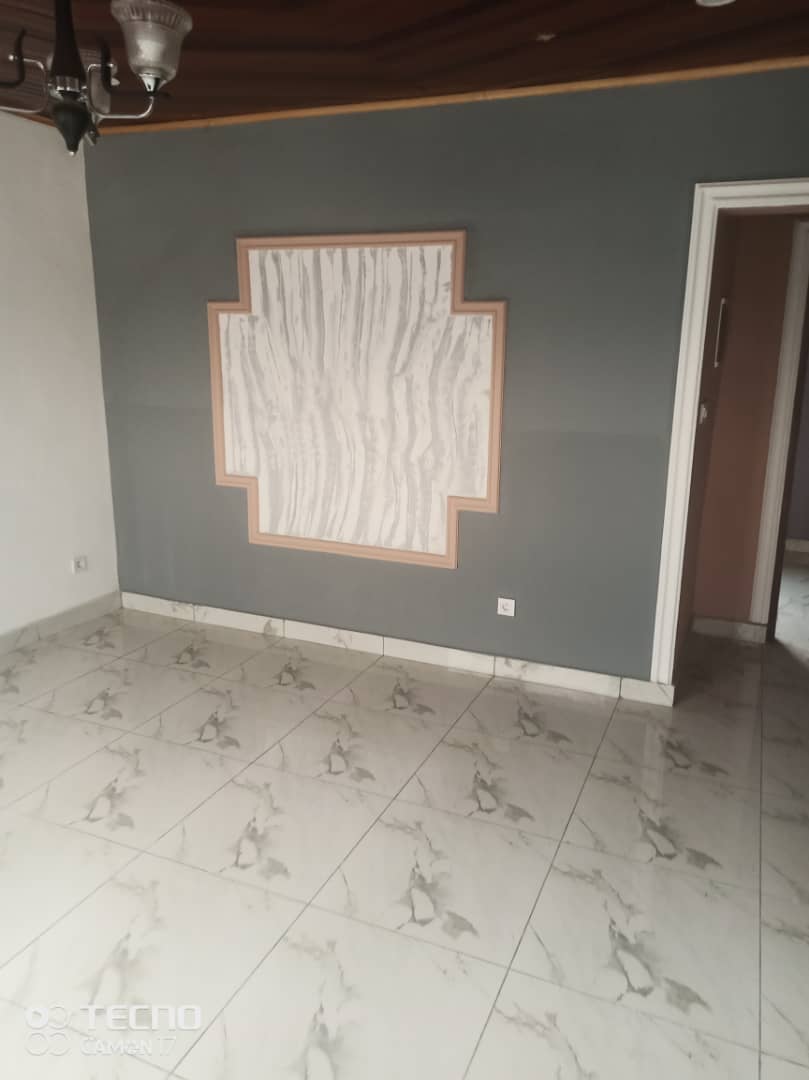 Apartment to rent - Douala, Bonamoussadi, Bonamoussadi - 1 living room(s), 1 bedroom(s), 1 bathroom(s) - 200 000 FCFA / month