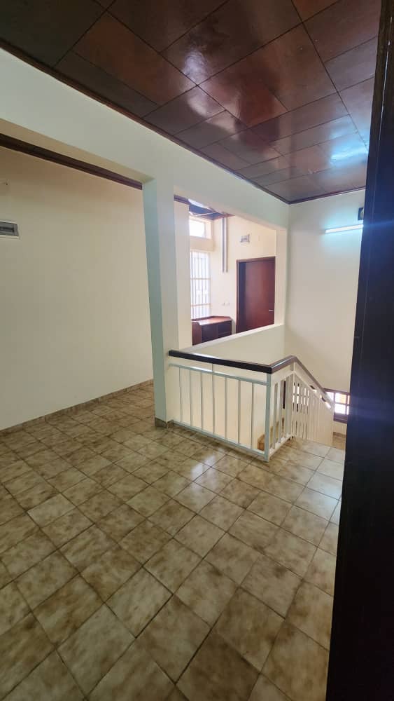 Office to rent at Yaoundé, Bastos, Bastos - 700 m2 - 1 500 000 FCFA