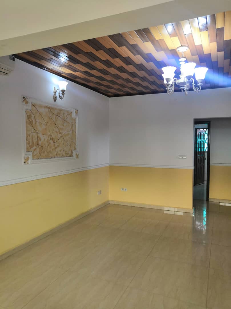 Apartment to rent - Yaoundé, Bastos, Bastos - 1 living room(s), 1 bedroom(s), 2 bathroom(s) - 400 000 FCFA / month