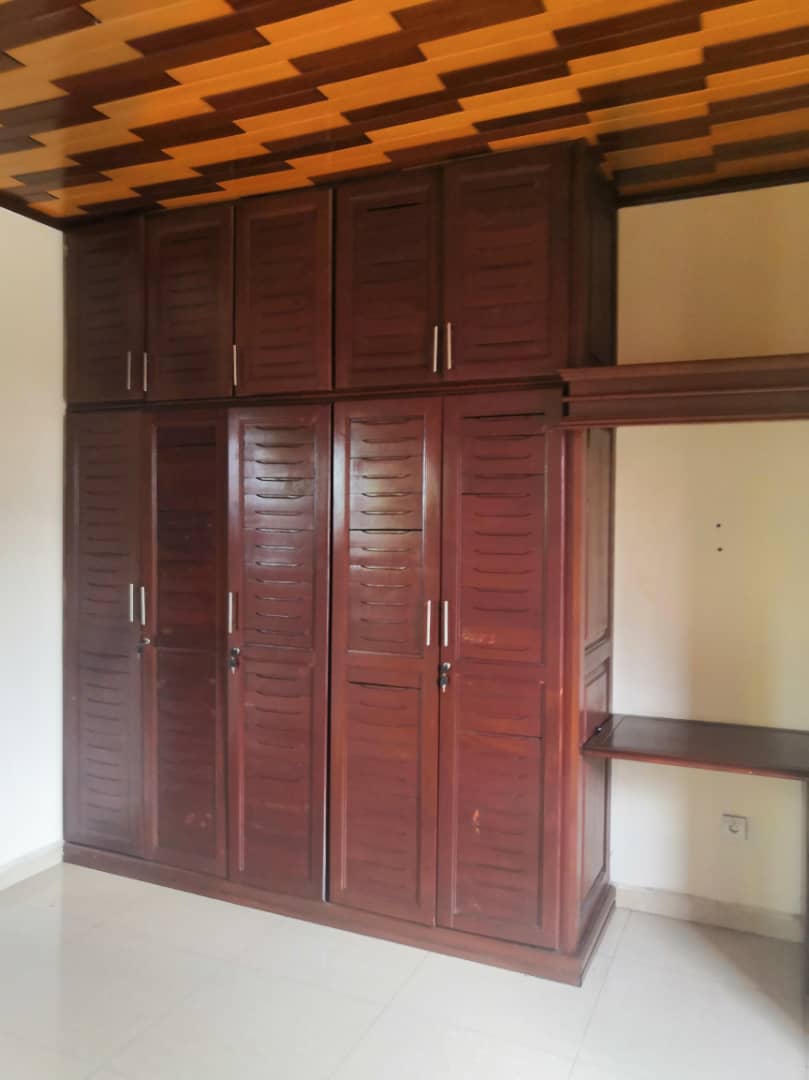 Apartment to rent - Yaoundé, Bastos, Bastos - 1 living room(s), 1 bedroom(s), 2 bathroom(s) - 400 000 FCFA / month