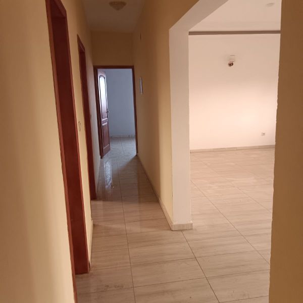 Apartment to rent - Yaoundé, Bastos, Bastos - 1 living room(s), 2 bedroom(s), 3 bathroom(s) - 350 000 FCFA / month