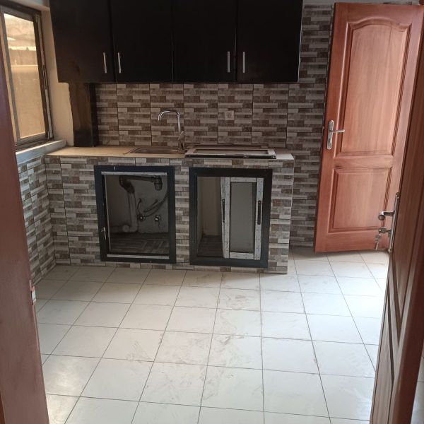 Apartment to rent - Yaoundé, Bastos, Bastos - 1 living room(s), 2 bedroom(s), 3 bathroom(s) - 350 000 FCFA / month