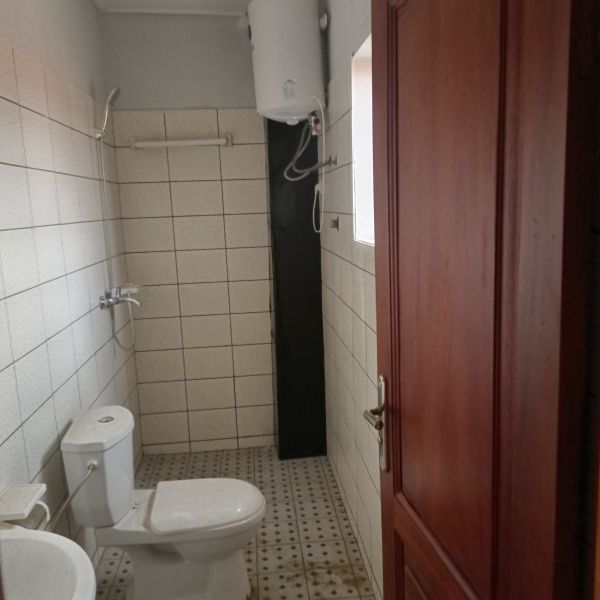 Apartment to rent - Yaoundé, Bastos, Bastos - 1 living room(s), 2 bedroom(s), 3 bathroom(s) - 350 000 FCFA / month