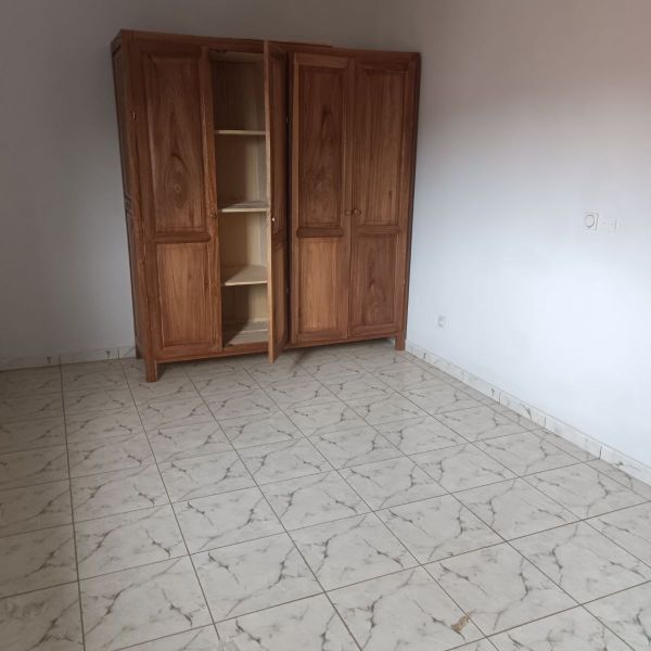 Apartment to rent - Yaoundé, Bastos, Bastos - 1 living room(s), 2 bedroom(s), 3 bathroom(s) - 350 000 FCFA / month