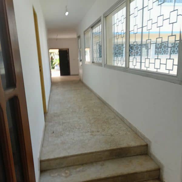 Office to rent at Yaoundé, Bastos, Bastos - 1000 m2 - 4 000 000 FCFA