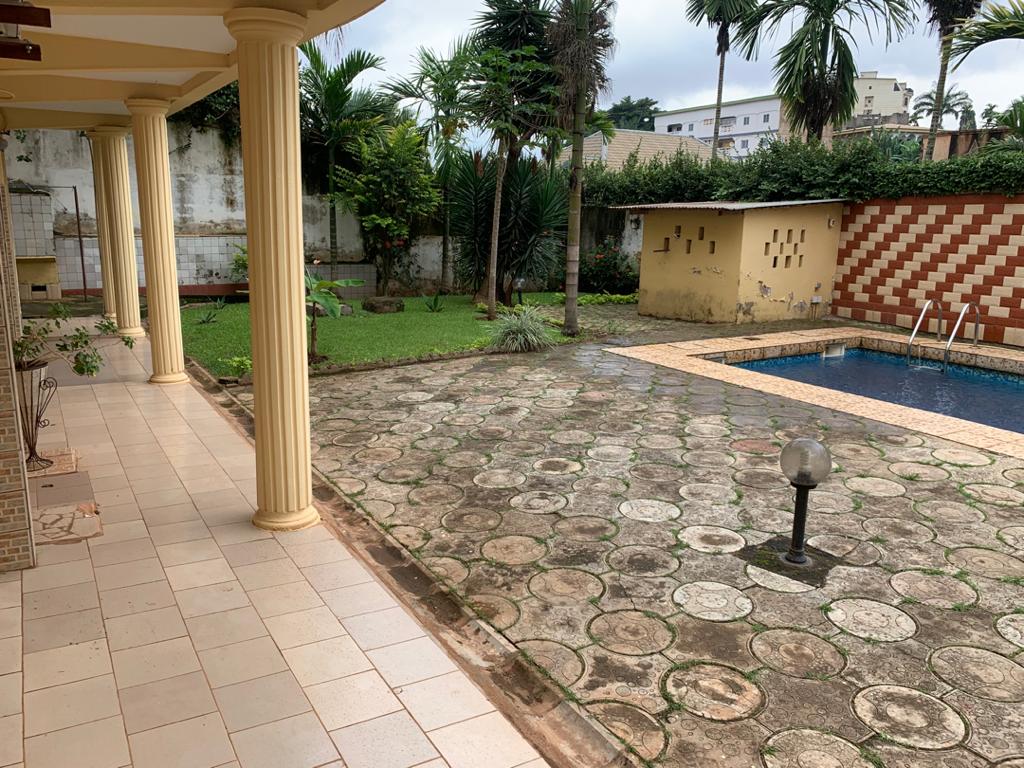 Office to rent at Yaoundé, Bastos, Bastos - 800 m2 - 1 500 000 FCFA
