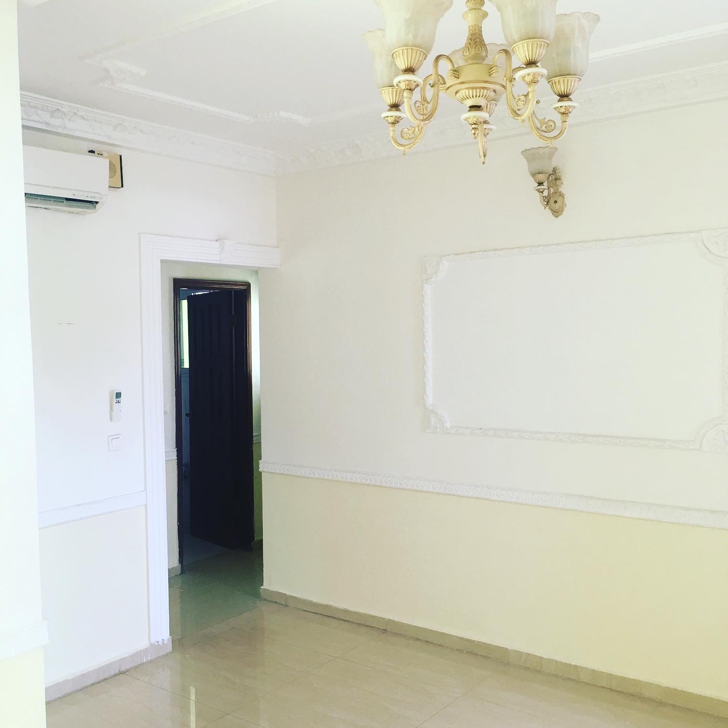 Apartment to rent - Yaoundé, Bastos, Carrefour - 1 living room(s), 1 bedroom(s), 1 bathroom(s) - 350 000 FCFA / month