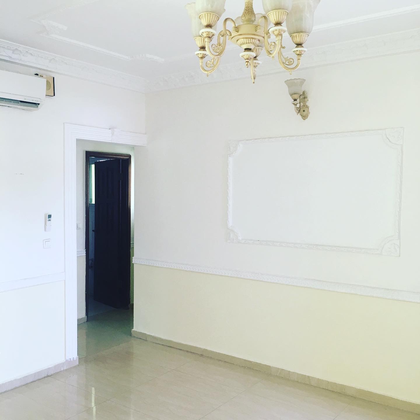 Apartment to rent - Yaoundé, Bastos, Carrefour - 1 living room(s), 1 bedroom(s), 1 bathroom(s) - 350 000 FCFA / month