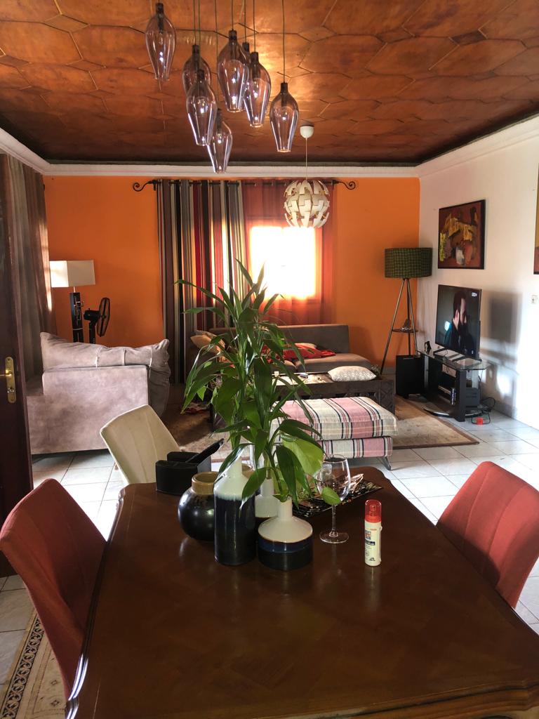 Maison (Duplex) à vendre - Yaoundé, Elig-essono, Elig essono - 2 salon(s), 6 chambre(s), 4 salle(s) de bains - 325 000 000 FCFA