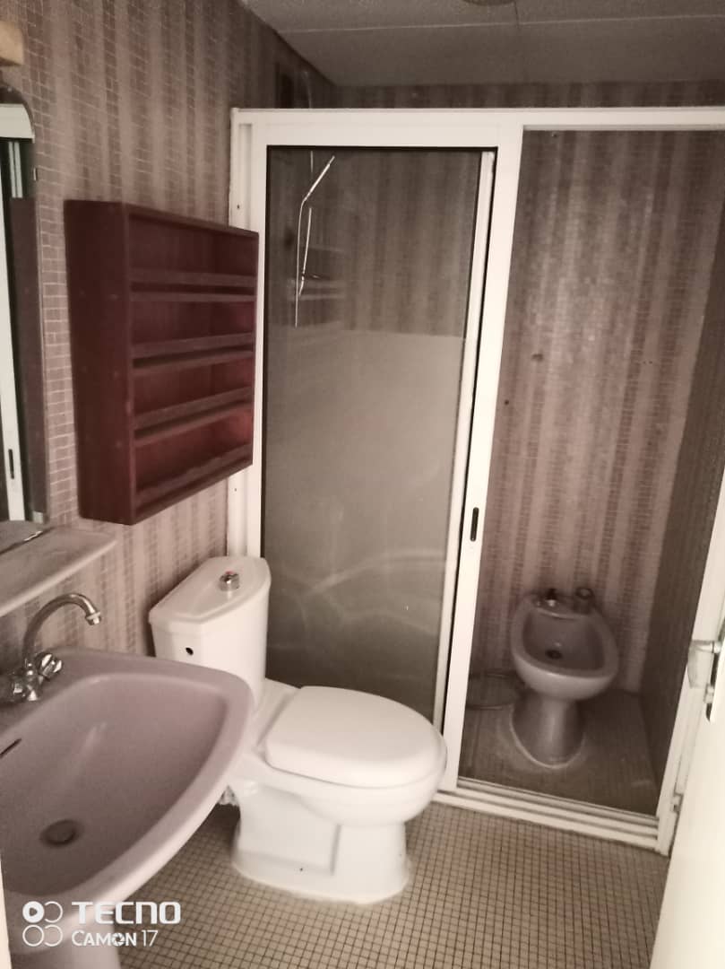 Apartment to rent - Douala, Akwa I, Akwa - 1 living room(s), 3 bedroom(s), 2 bathroom(s) - 750 000 FCFA / month