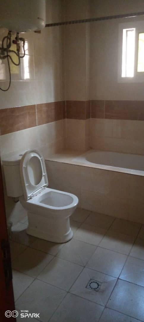 Apartment to rent - Yaoundé, Bastos, Bastos - 1 living room(s), 3 bedroom(s), 3 bathroom(s) - 800 000 FCFA / month