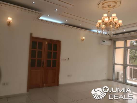 Apartment to rent - Yaoundé, Bastos, Bastos - 1 living room(s), 2 bedroom(s), 3 bathroom(s) - 600 000 FCFA / month