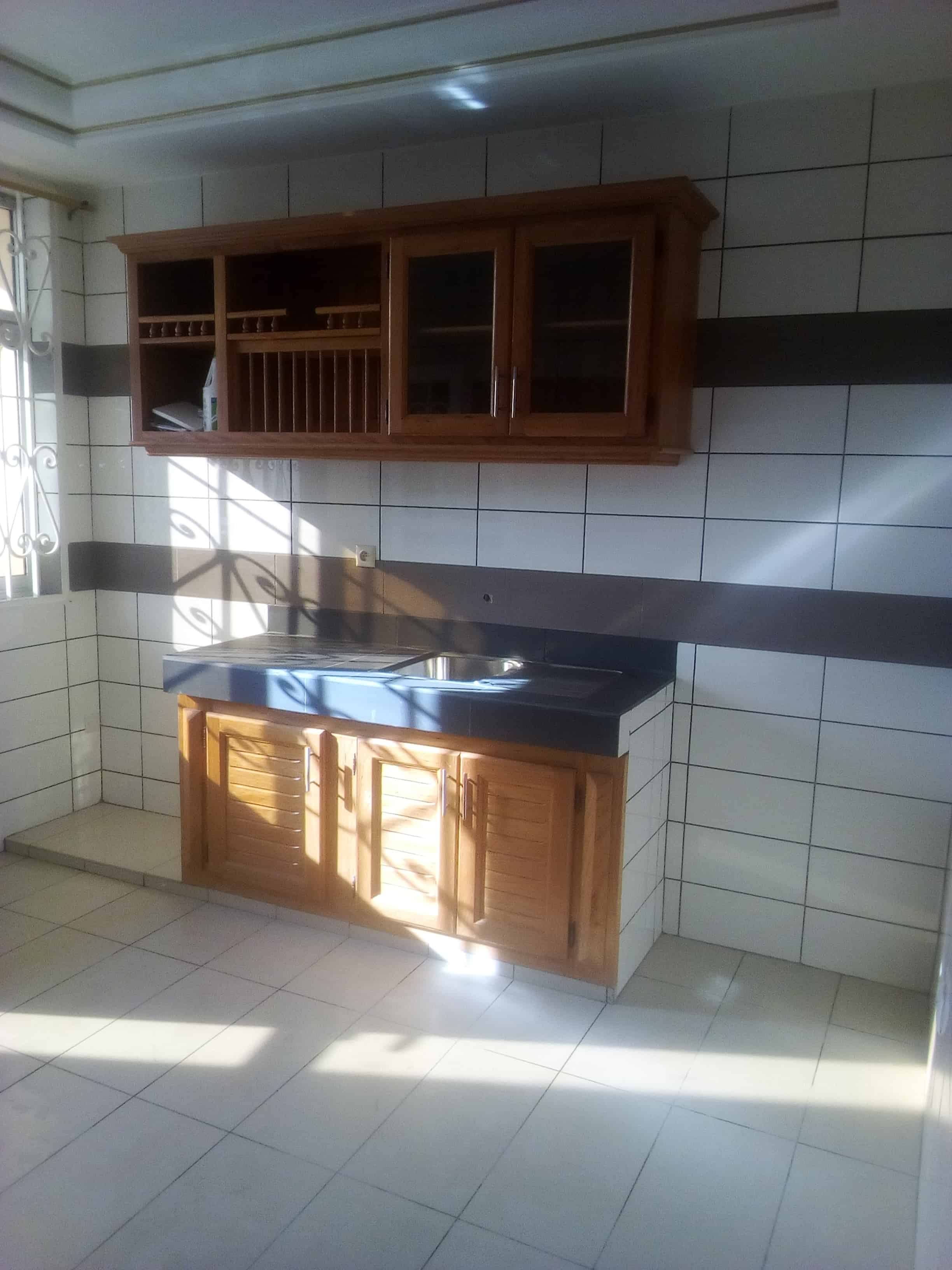 Apartment to rent - Yaoundé, Bastos, Bastos - 1 living room(s), 2 bedroom(s), 3 bathroom(s) - 600 000 FCFA / month