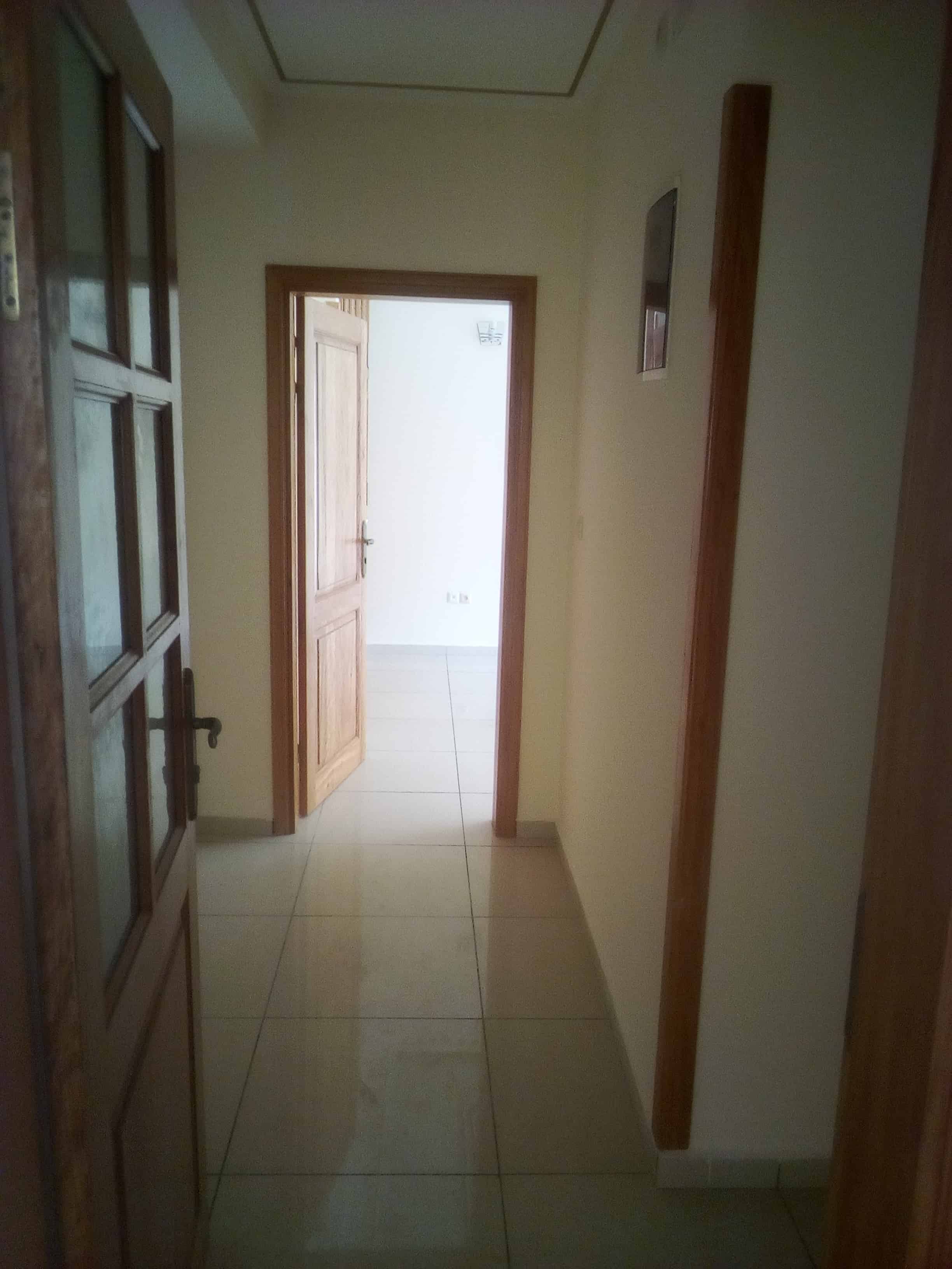 Apartment to rent - Yaoundé, Bastos, Bastos - 1 living room(s), 2 bedroom(s), 3 bathroom(s) - 600 000 FCFA / month