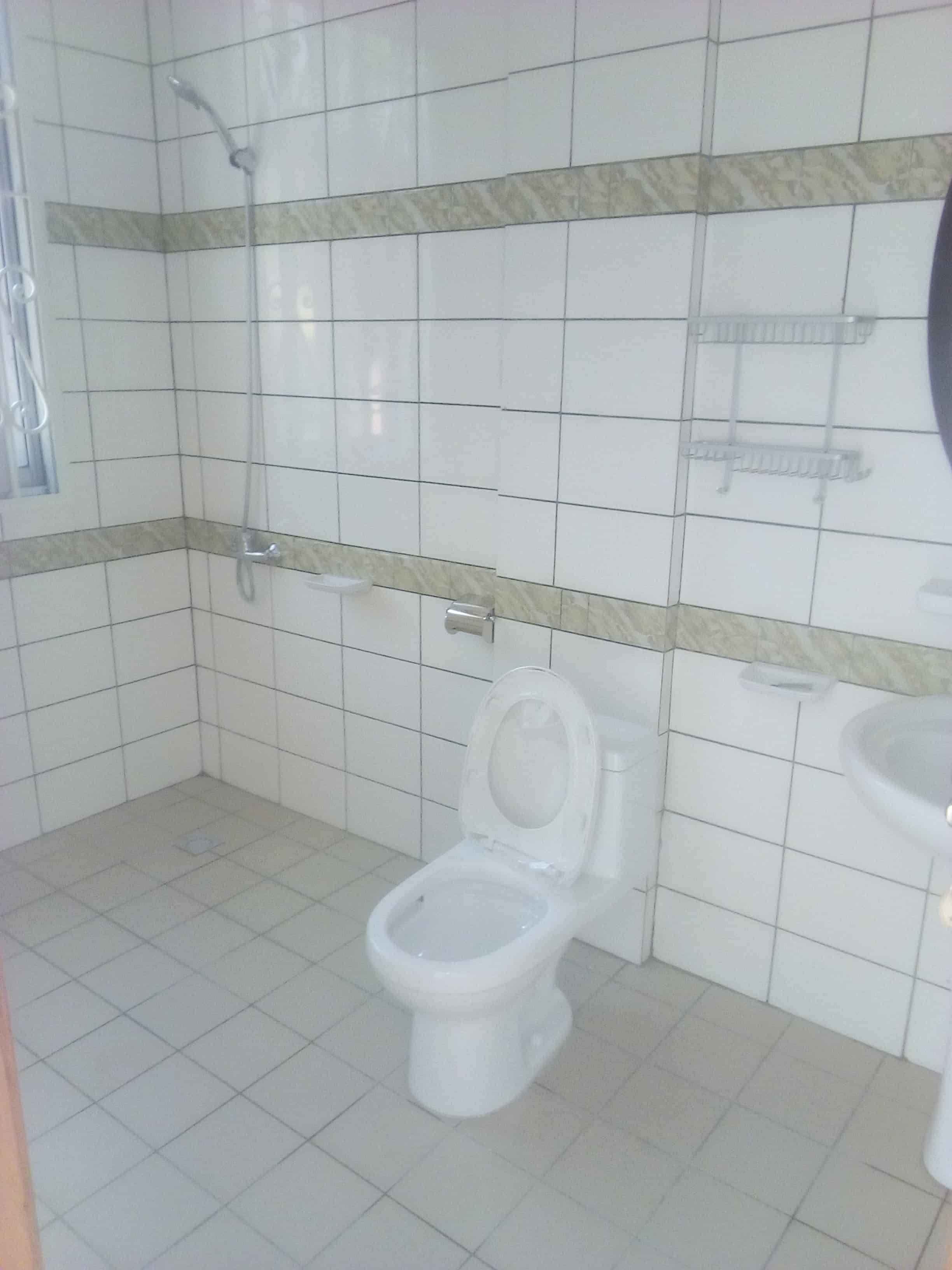 Apartment to rent - Yaoundé, Bastos, Bastos - 1 living room(s), 2 bedroom(s), 3 bathroom(s) - 600 000 FCFA / month