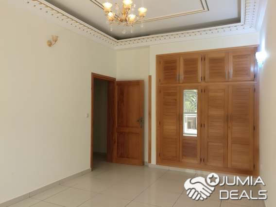 Apartment to rent - Yaoundé, Bastos, Bastos - 1 living room(s), 2 bedroom(s), 3 bathroom(s) - 600 000 FCFA / month
