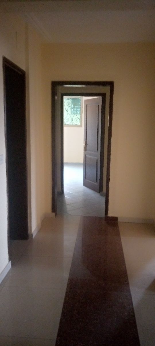Apartment to rent - Yaoundé, Bastos, Bastos - 1 living room(s), 2 bedroom(s), 3 bathroom(s) - 500 000 FCFA / month