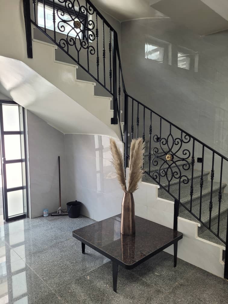 Apartment to rent - Yaoundé, Bastos, Bastos - 1 living room(s), 3 bedroom(s), 4 bathroom(s) - 2 000 000 FCFA / month