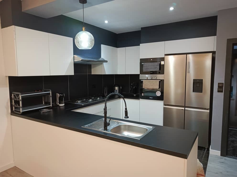 Apartment to rent - Yaoundé, Bastos, Bastos - 1 living room(s), 1 bedroom(s), 2 bathroom(s) - 1 000 000 FCFA / month