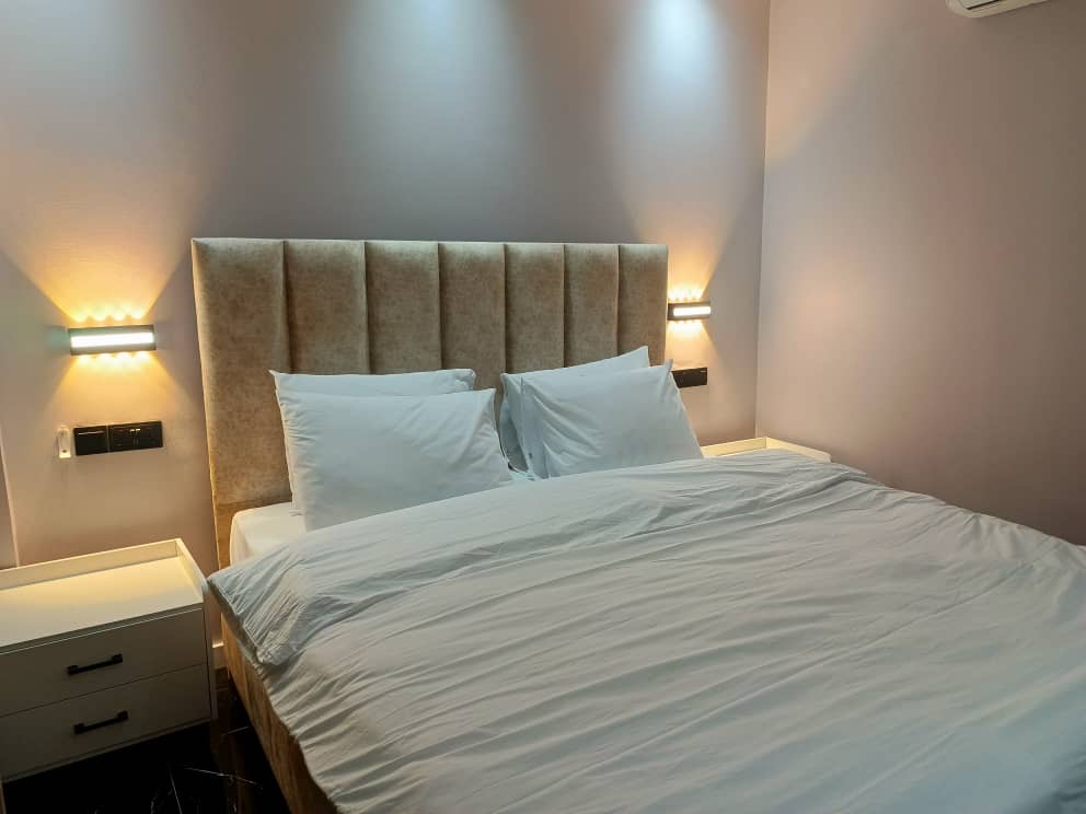 Apartment to rent - Yaoundé, Bastos, Bastos - 1 living room(s), 2 bedroom(s), 3 bathroom(s) - 1 200 000 FCFA / month