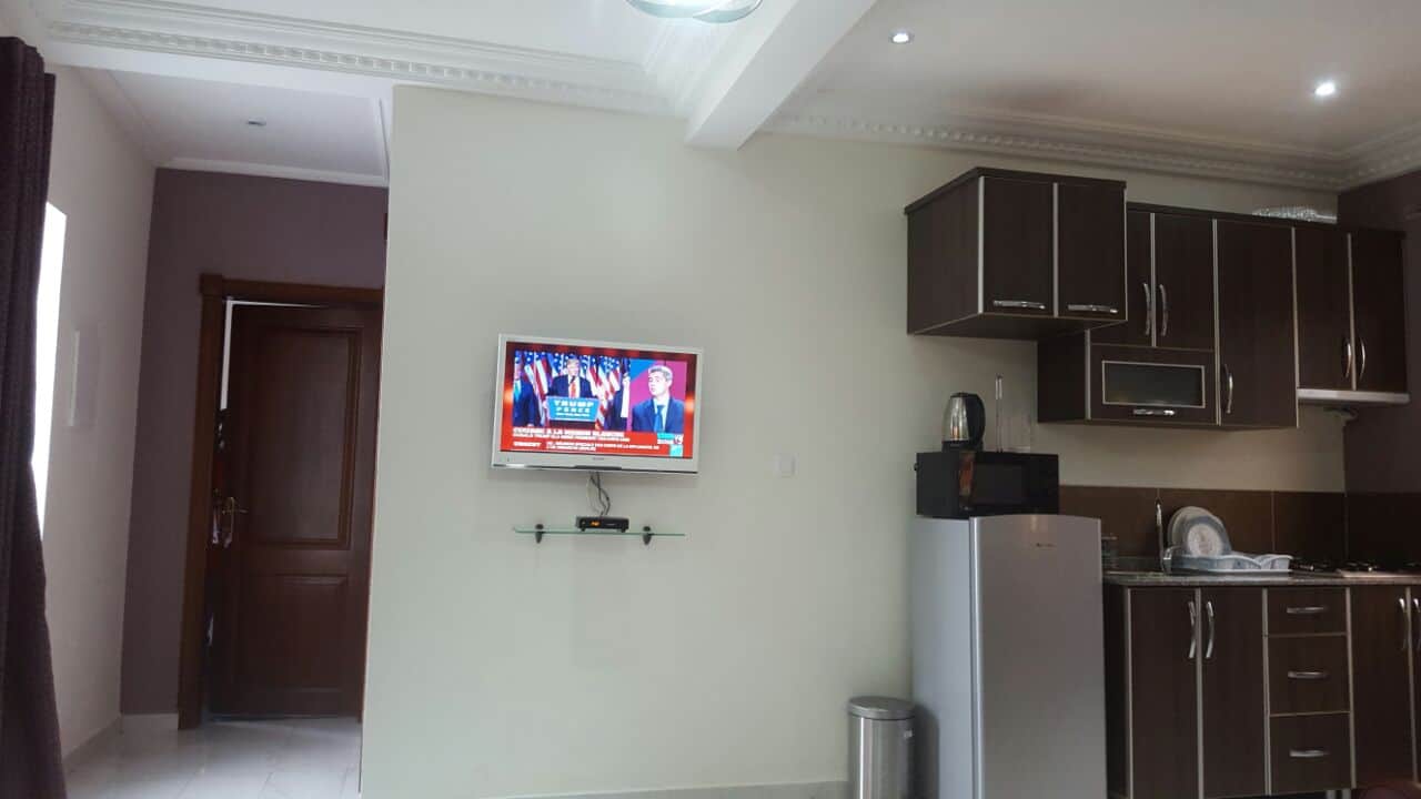 Apartment to rent - Yaoundé, Bastos, Dragage - 1 living room(s), 2 bedroom(s), 2 bathroom(s) - 1 200 000 FCFA / month