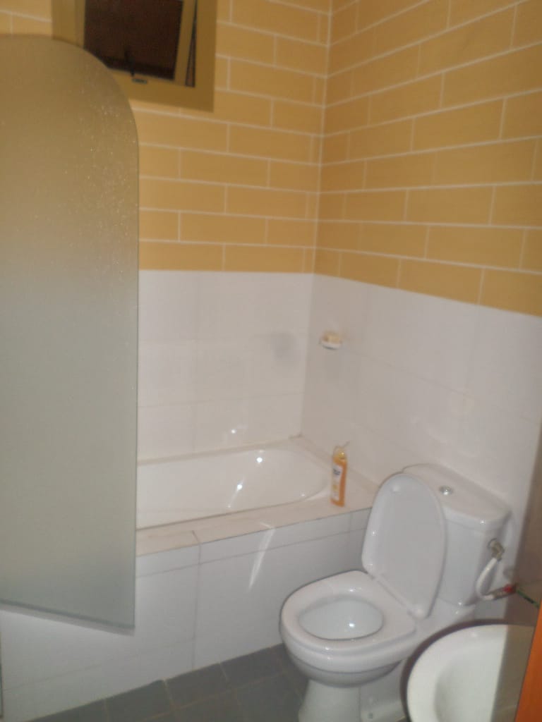 Apartment to rent - Yaoundé, Bastos, Dragage - 1 living room(s), 2 bedroom(s), 2 bathroom(s) - 1 200 000 FCFA / month