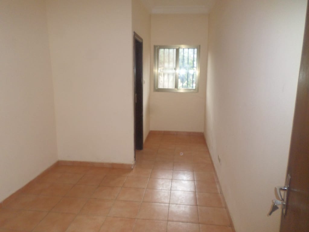 Apartment to rent - Yaoundé, Bastos, Bastos - 1 living room(s), 3 bedroom(s), 4 bathroom(s) - 600 000 FCFA / month