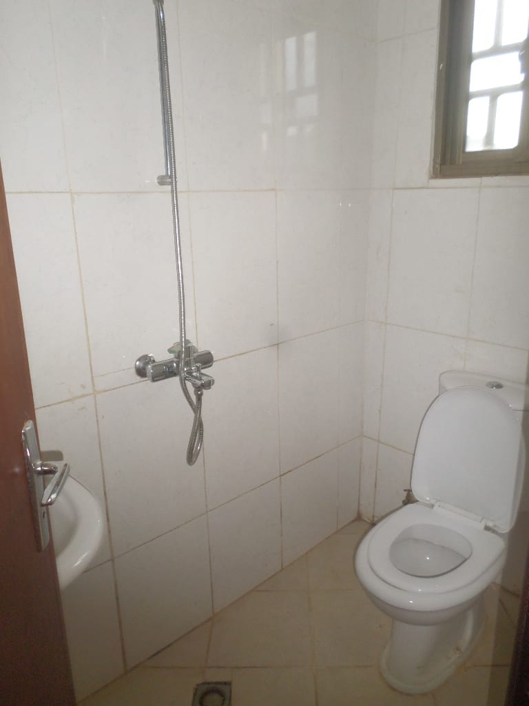 Apartment to rent - Yaoundé, Bastos, Bastos - 1 living room(s), 3 bedroom(s), 4 bathroom(s) - 600 000 FCFA / month