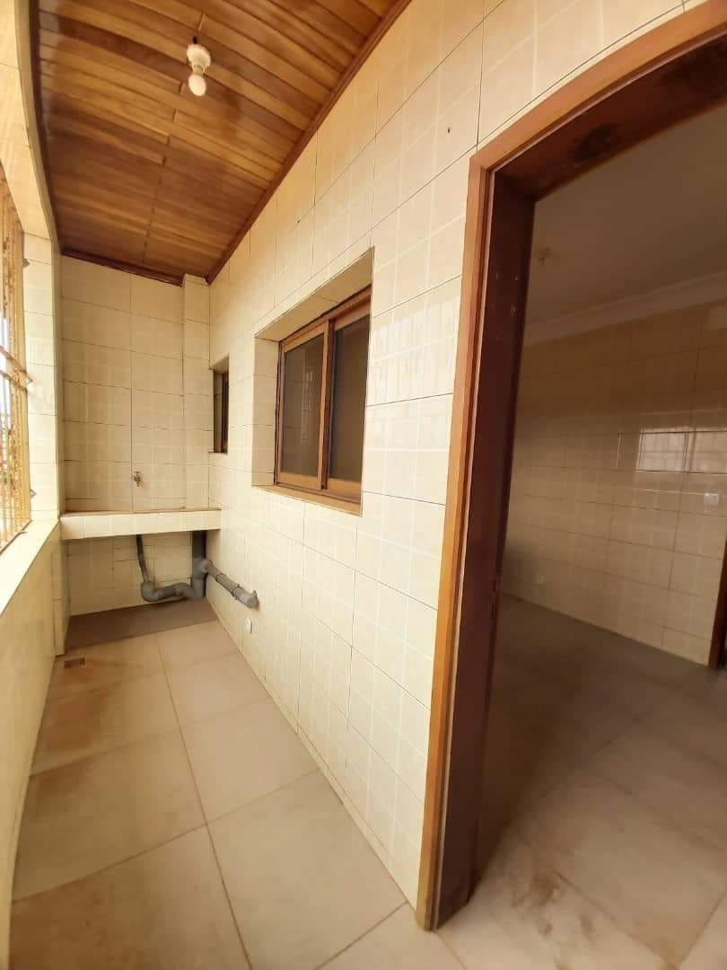 Appartement à louer - Yaoundé, Biyem-Assi, biyemassi - 1 salon(s), 2 chambre(s), 2 salle(s) de bains - 250 000 FCFA / mois