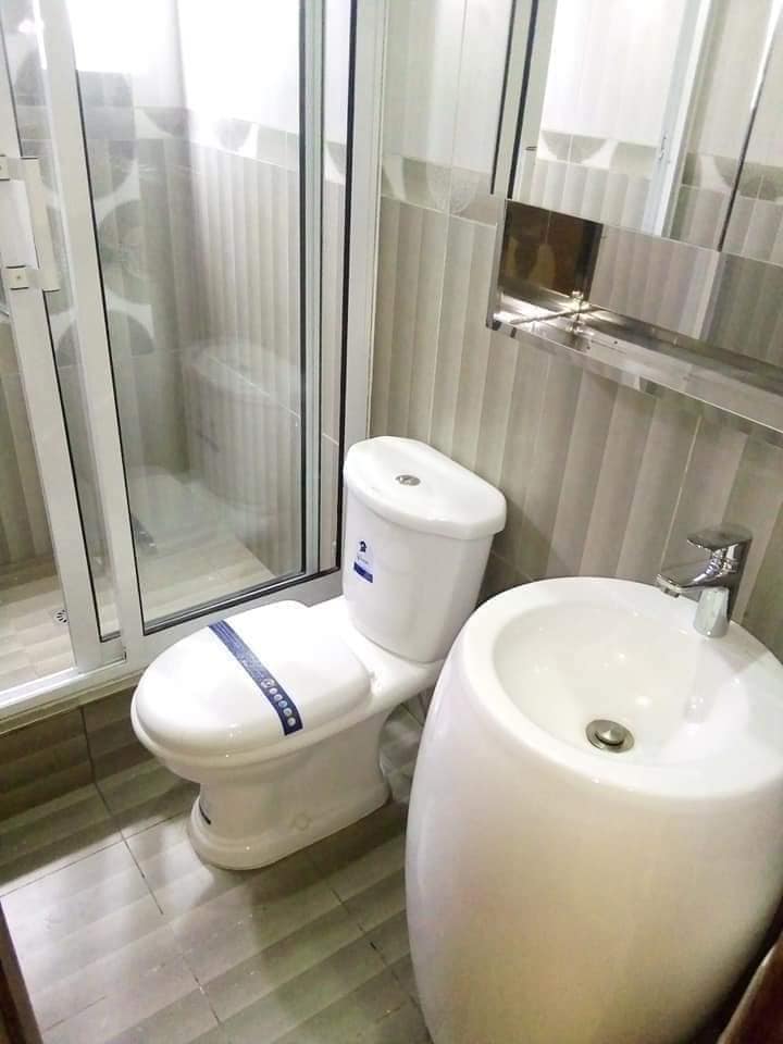 Apartment to rent - Yaoundé, Mfandena, omnisport - 1 living room(s), 3 bedroom(s), 3 bathroom(s) - 450 000 FCFA / month