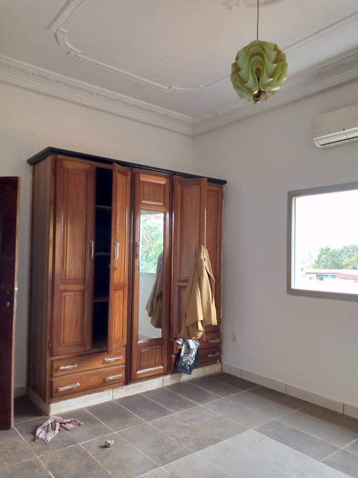 Appartement à louer - Yaoundé, Nkolfoulou, nkolfoulou - 1 salon(s), 2 chambre(s), 2 salle(s) de bains - 200 000 FCFA / mois