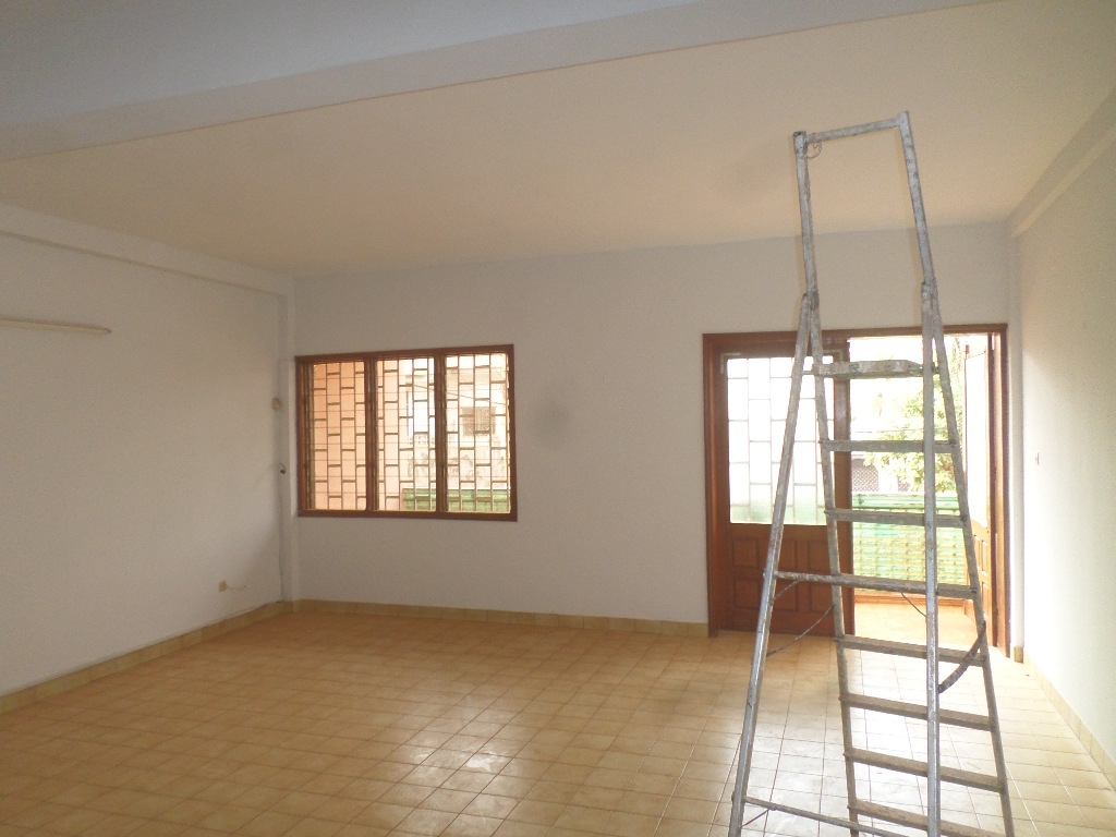 Apartment to rent - Yaoundé, Bastos, Bastos - 1 living room(s), 3 bedroom(s), 2 bathroom(s) - 400 000 FCFA / month