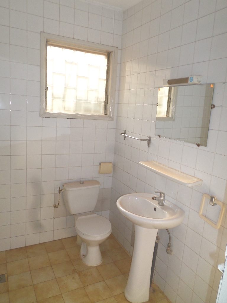 Appartement à louer - Yaoundé, Bastos, Bastos - 1 salon(s), 3 chambre(s), 2 salle(s) de bains - 400 000 FCFA / mois