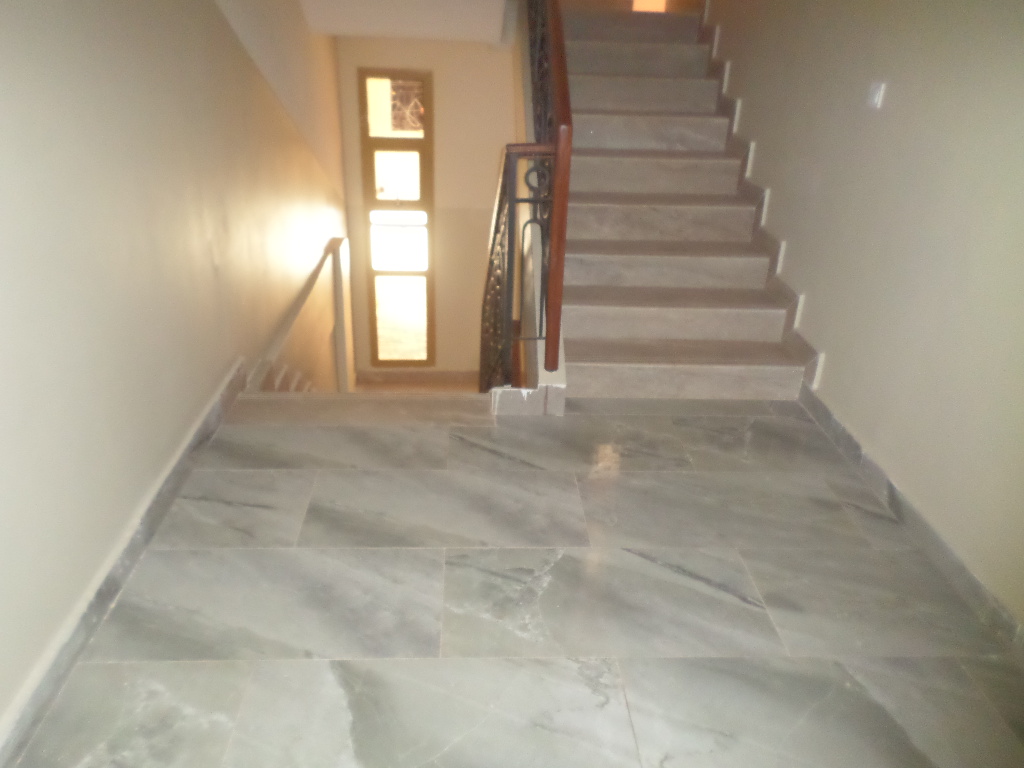 Appartement à louer - Yaoundé, Bastos, Dragage - 1 salon(s), 3 chambre(s), 4 salle(s) de bains - 900 000 FCFA / mois