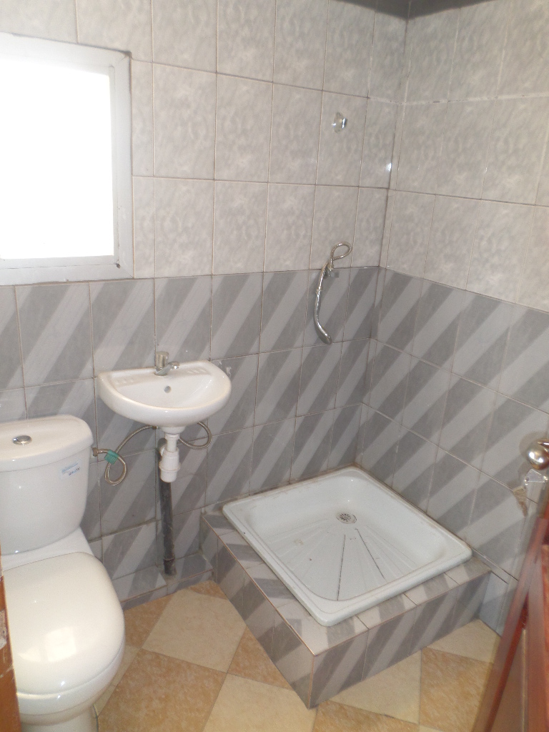 Appartement à louer - Yaoundé, Bastos, Bastos - 1 salon(s), 2 chambre(s), 2 salle(s) de bains - 500 000 FCFA / mois