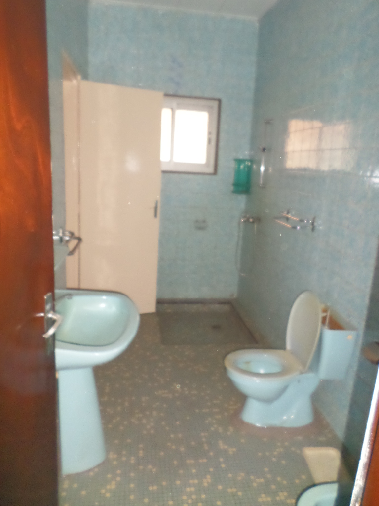 Maison (Villa) à louer - Yaoundé, Bastos, Bastos - 1 salon(s), 4 chambre(s), 4 salle(s) de bains - 1 000 000 FCFA / mois