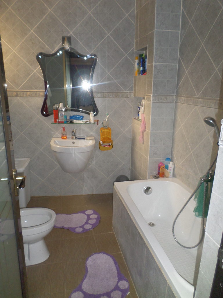 Appartement à louer - Yaoundé, Bastos, Golf - 1 salon(s), 2 chambre(s), 3 salle(s) de bains - 1 500 000 FCFA / mois