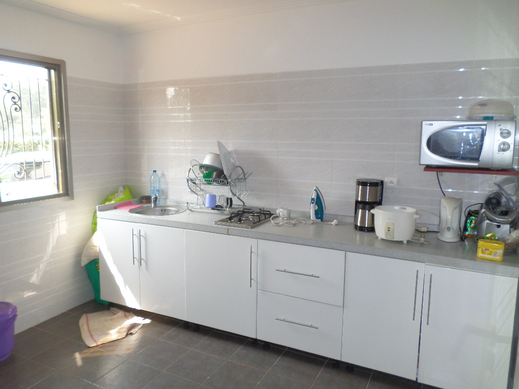 Appartement à louer - Yaoundé, Bastos, Golf - 1 salon(s), 1 chambre(s), 2 salle(s) de bains - 1 200 000 FCFA / mois